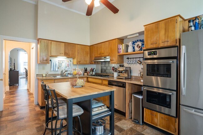 Cocina - 2119 N Cleveland Ave