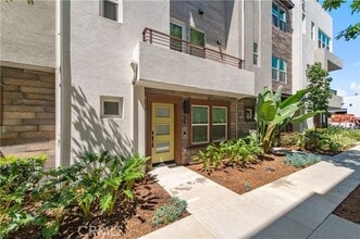 Building Photo - 921 E Mason Ln