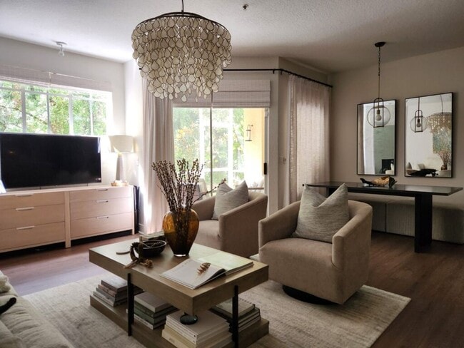 Building Photo - Luxurious condo in Tampa Palms