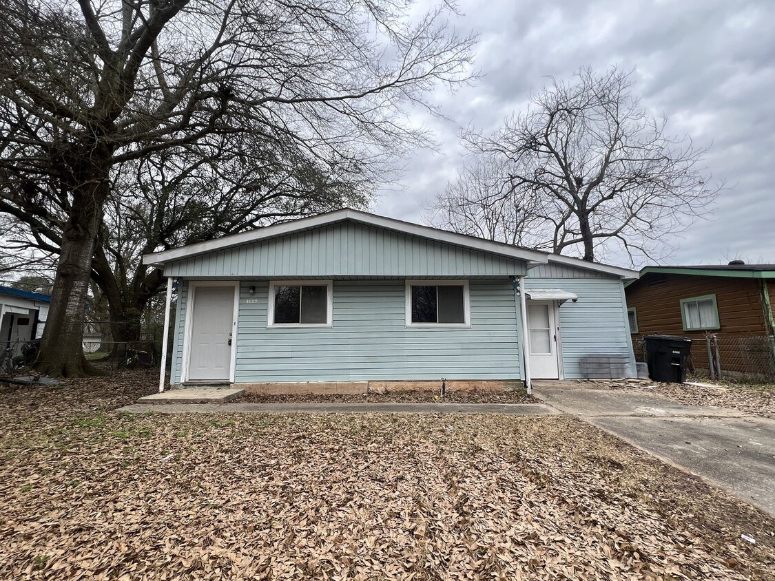 Primary Photo - Fresh paint & New flooring ... Ready for n...