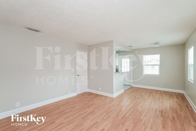 Building Photo - 3805 W Rogers Ave