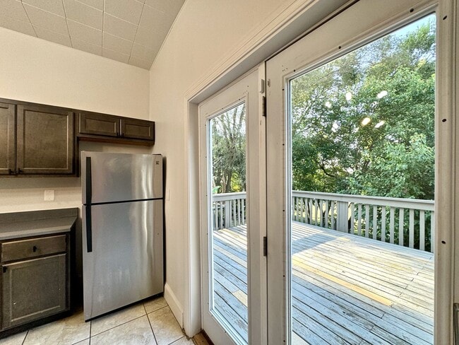 Building Photo - Awesome 4 bed/2 full bath Rental on Warner...