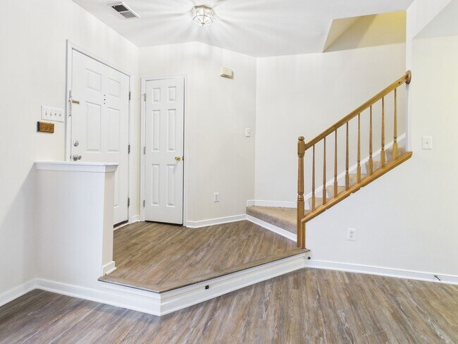 Foto del edificio - 5313 Golf Villa Ln