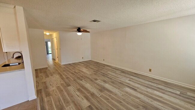 Building Photo - 5797 Doris Ct