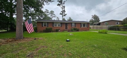 Building Photo - 230 Pinehurst Dr