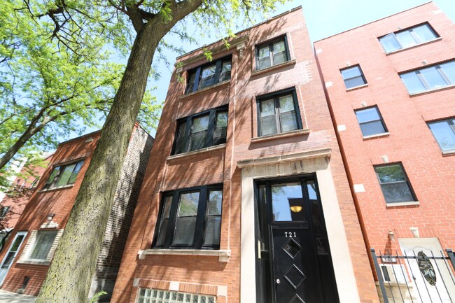 Building Photo - 721 S Carpenter St