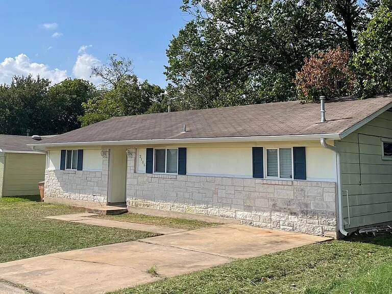 Primary Photo - 2105 Lemon Dr