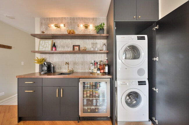 Building Photo - 636 W Webster Ave