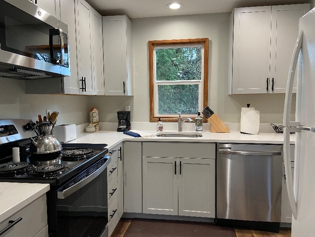 Building Photo - 204 SW Normandy Rd