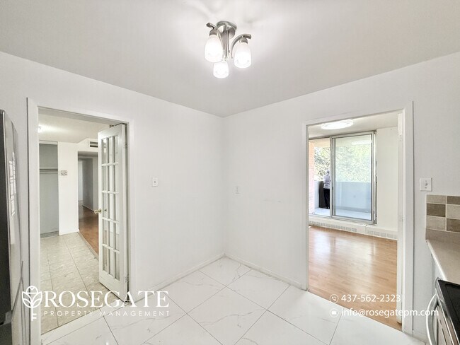 Photo du bâtiment - Spacious 3-Bedroom Apartment with Balcony, Parking & Locker – Scarborough