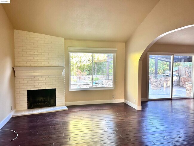 Foto del edificio - 516 Webster Dr