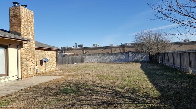Foto del edificio - 4 br, 3 bath Duplex - 3136 North Longfello...