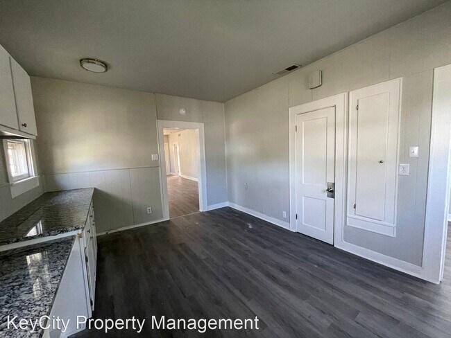 Building Photo - 2 br, 2 bath House - 1702 Sandefer St