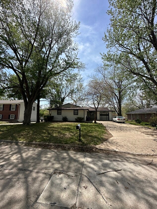 2437 Vaughn Dr, Manhattan, KS 66502 House Rental in Manhattan, KS