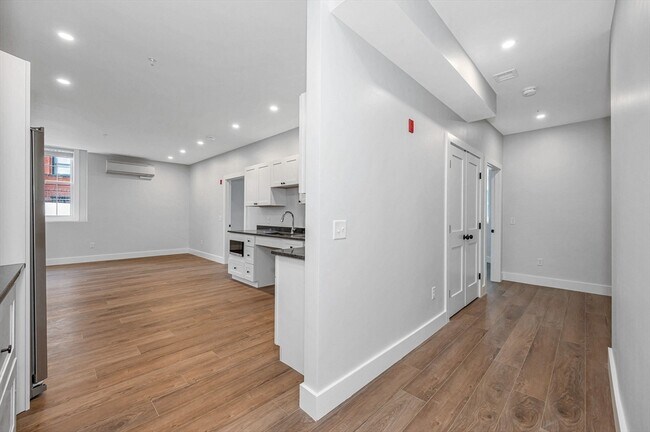 Foto del edificio - 241 W 6th St