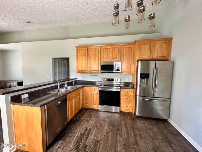 Building Photo - 2612 Oakmont Dr