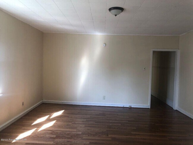 Foto del edificio - 743 N Walnut St