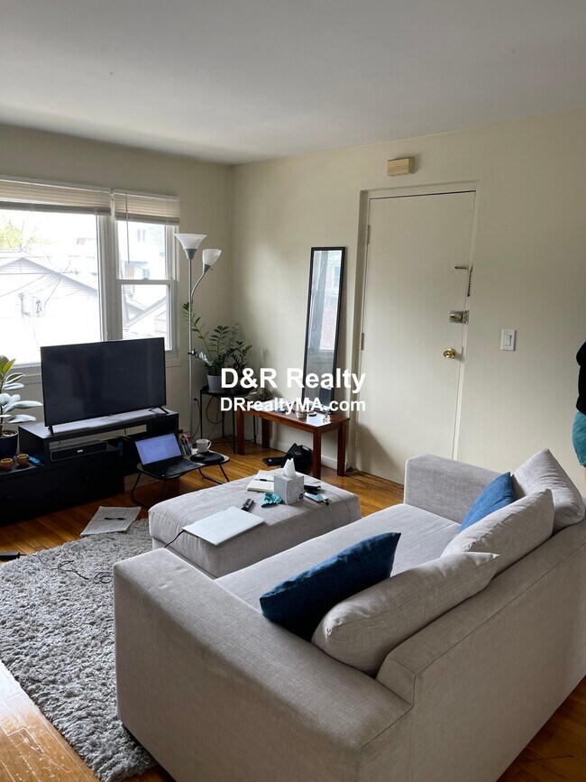 Building Photo - 123 Clifton St