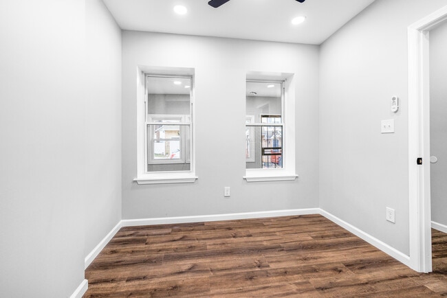 Building Photo - 515 Delamore Pl