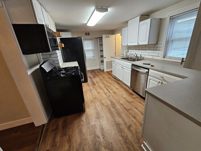 Foto del edificio - 2481 Professor St