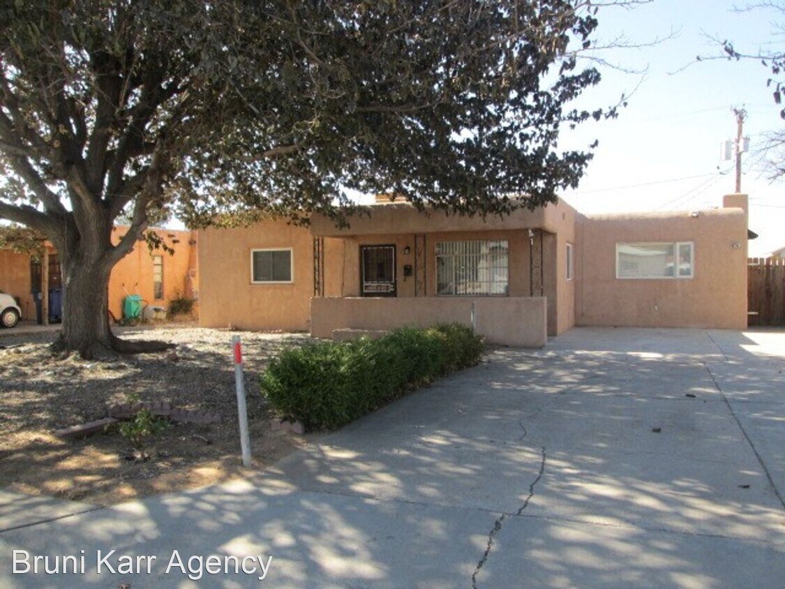 Primary Photo - 3 br, 2 bath House - 2713 Hermosa Dr. NE