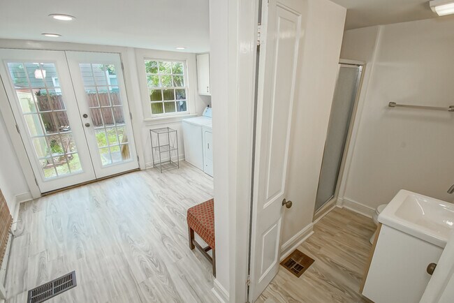 Building Photo - 332 Millaudon St