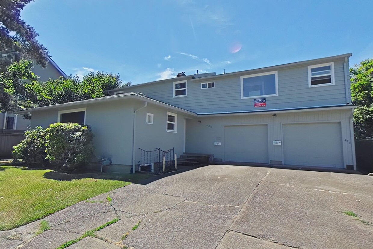 Primary Photo - Duplex ~ Close to Campus ~ Cat Friendly