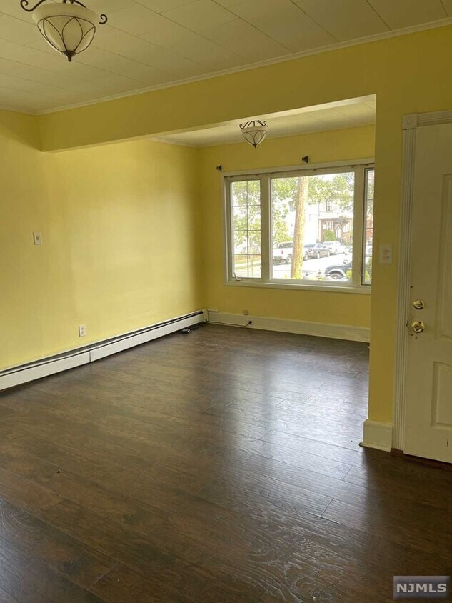 Primary Photo - 721 Forest St