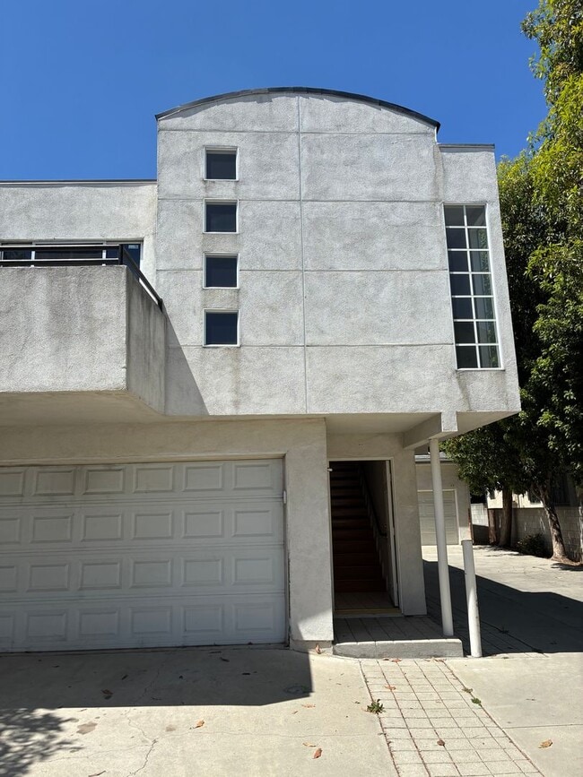 Building Photo - 607 N Ynez Ave