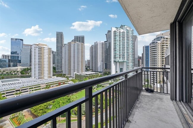 Foto del edificio - 540 Brickell Key Dr