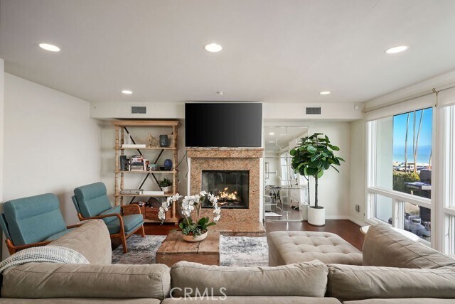 Foto del edificio - 3036 Breakers Dr