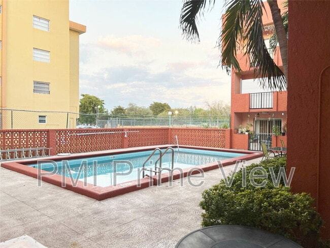 Foto del edificio - 505 NW 72nd Ave