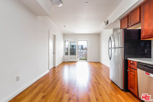 Foto del edificio - 1025 Dewey Ave