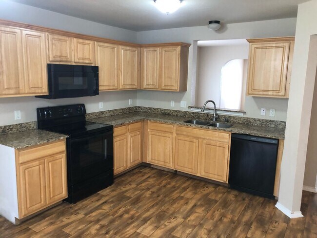 Building Photo - 3021 Lake Side Dr