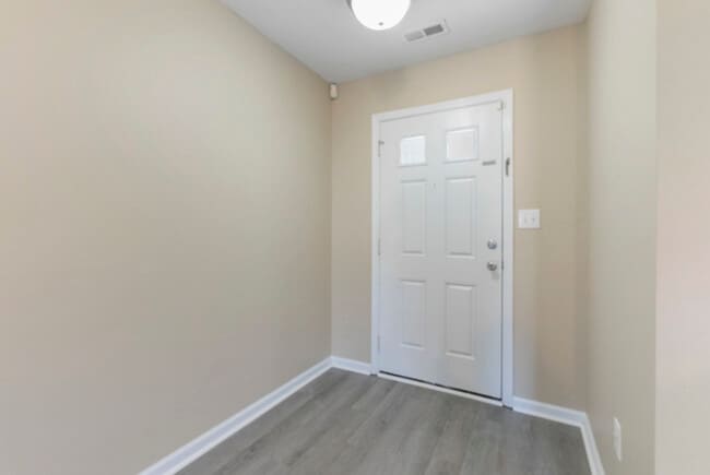 Building Photo - 1456 Middlesbrough Dr