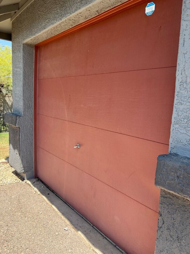 Building Photo - 1622 S 31st Ave