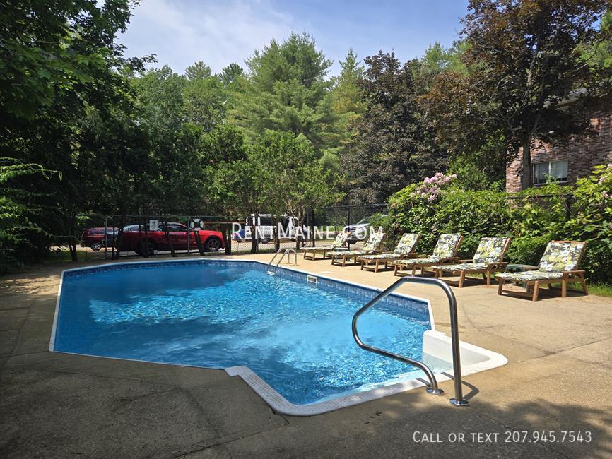 Primary Photo - 10 Tall Pines Dr