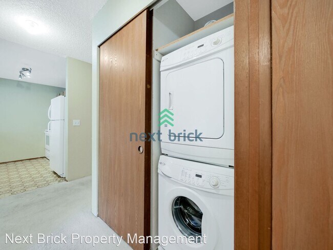 Building Photo - 2 br, 2 bath House - 1740 NE 86th St #216