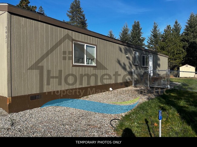 Building Photo - 3 Bedroom 2 Bathroom Home with Off-Street ...