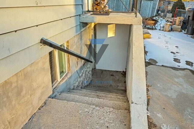 Building Photo - 138 N 800 W St