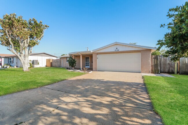 Foto del edificio - 3724 Redwood Dr