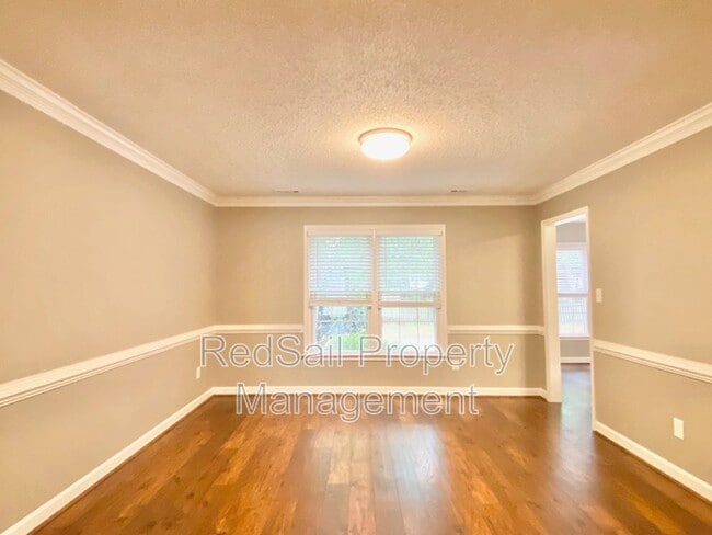 Building Photo - 311 Peachtree Ln