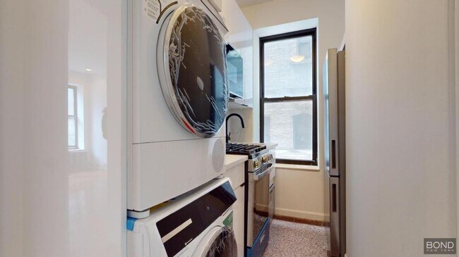 Building Photo - 3 bedroom in Manhattan NY 10003