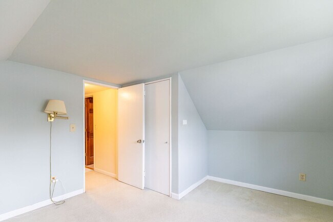 Building Photo - Cute, 4 Bedroom, 2 Bathroom Single family ...