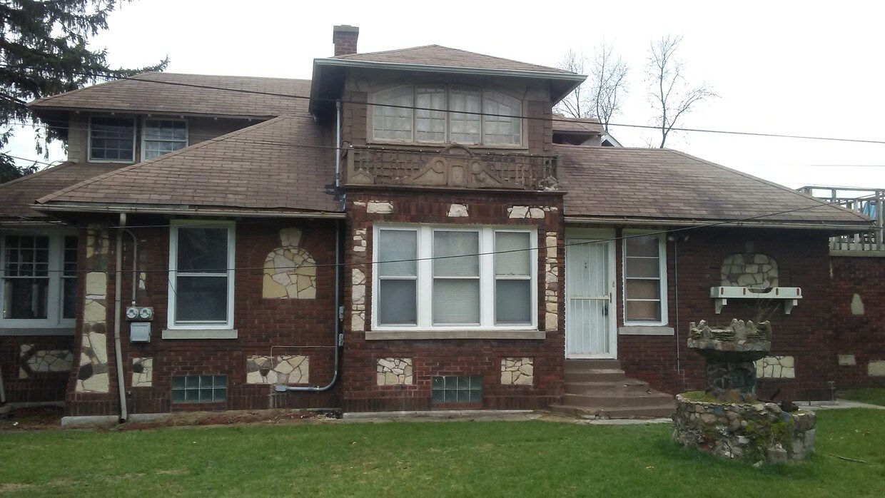 Primary Photo - 306 River Oaks Dr