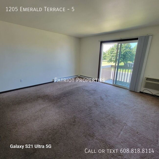 Building Photo - 1 bedroom/ 1 bath apartment in Sun Prairie...