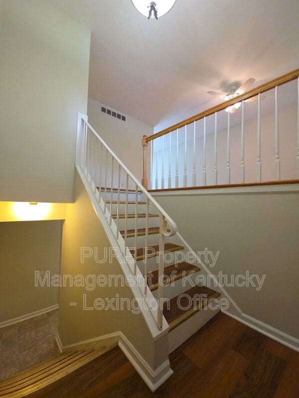 Building Photo - 3432 Warwick Ct