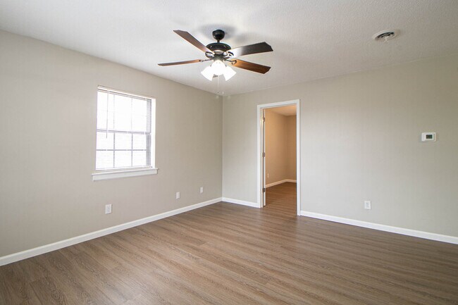 Building Photo - 8-408 Thompsonville Ln