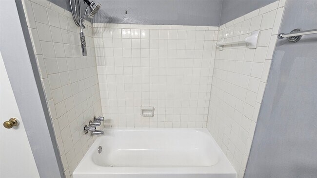 Building Photo - 3015 Greenridge Dr