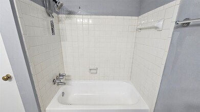 Building Photo - 3015 Greenridge Dr